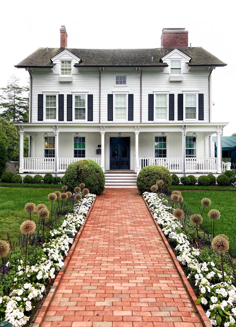 The Hedges Inn in Northwest Harbor, New York, United States