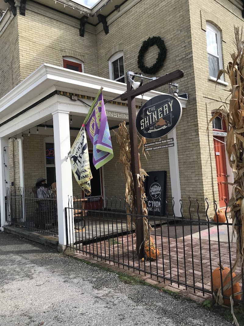 The Shinery Neenah酒吧 in Cedarburg, Wisconsin, United States