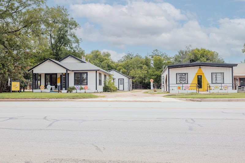 The Yellow Door Cottage in Fredericksburg, Texas, United States