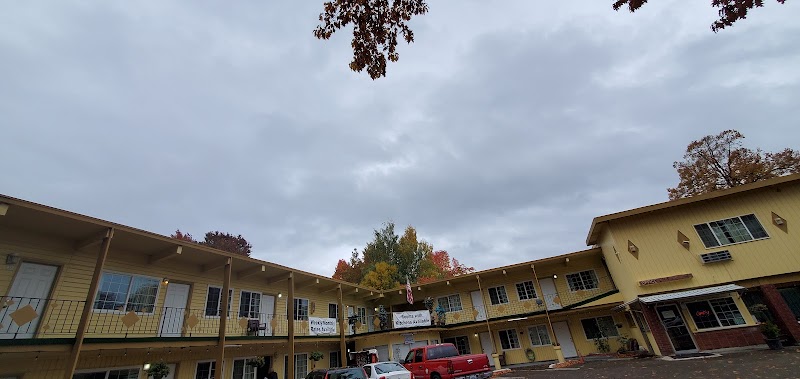 Town Chalet Motel in Longview, Washington, United States
