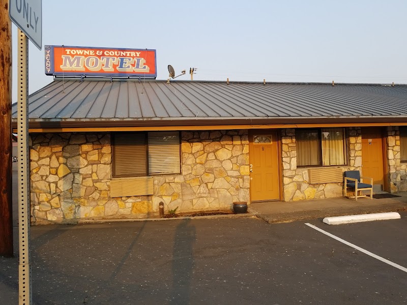 Towne & Country Motel in Newberg, Oregon, United States