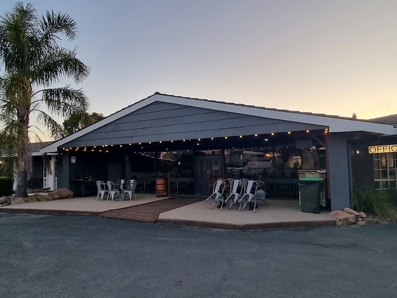 Australian Homestead Motor Lodge in Wagga Wagga, Australia