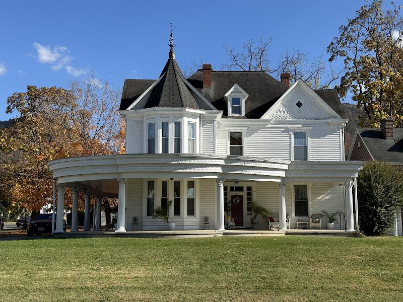 Blue Ridge Manor Bed and Breakfast in Woodlawn, Virginia, United States