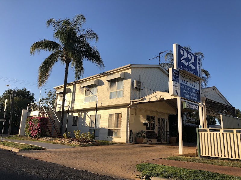 Bottle Tree Gardens Motel in Roma, Australia