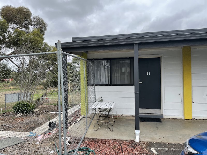 Budget on the Lake in Hamilton, Australia