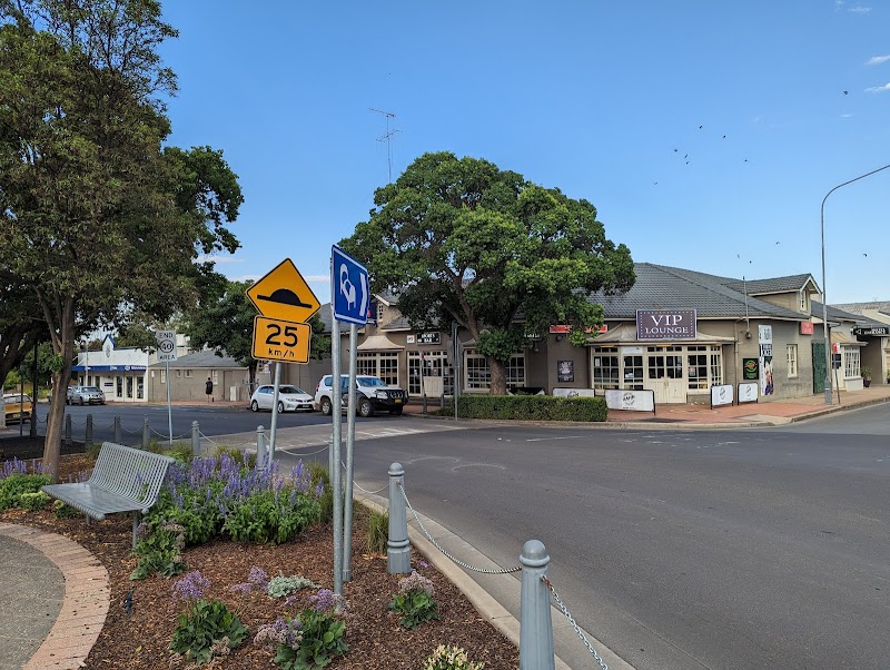 Coachman Hotel Motel in Parkes, Australia