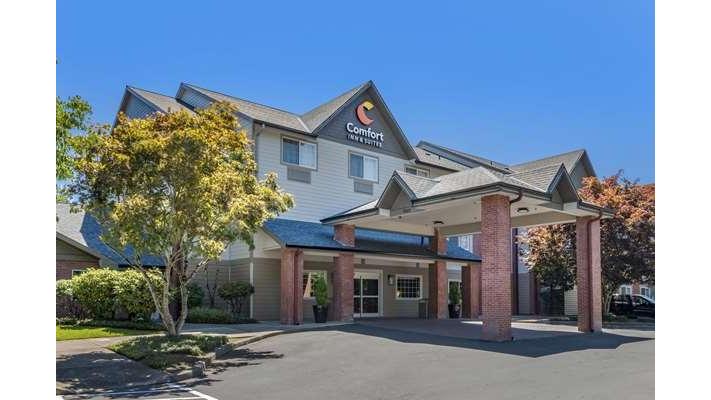 Comfort Inn & Suites Tualatin - Lake Oswego South in Tualatin, Oregon, United States