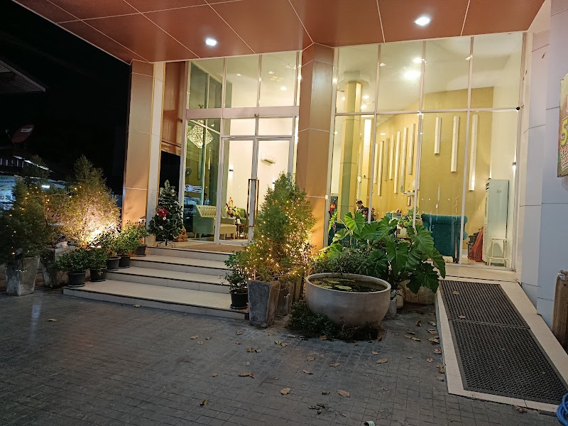 Convenient Grand Hotel in Bang Sao Thong, Thailand