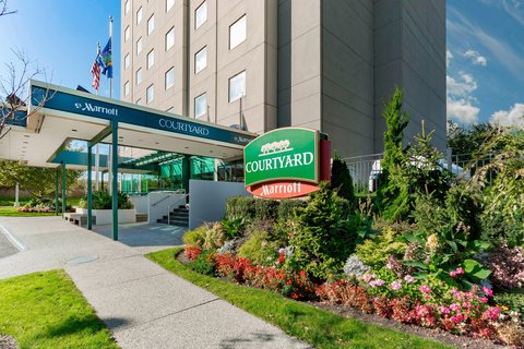 Courtyard by Marriott New York JFK Airport in Queens, New York, United States