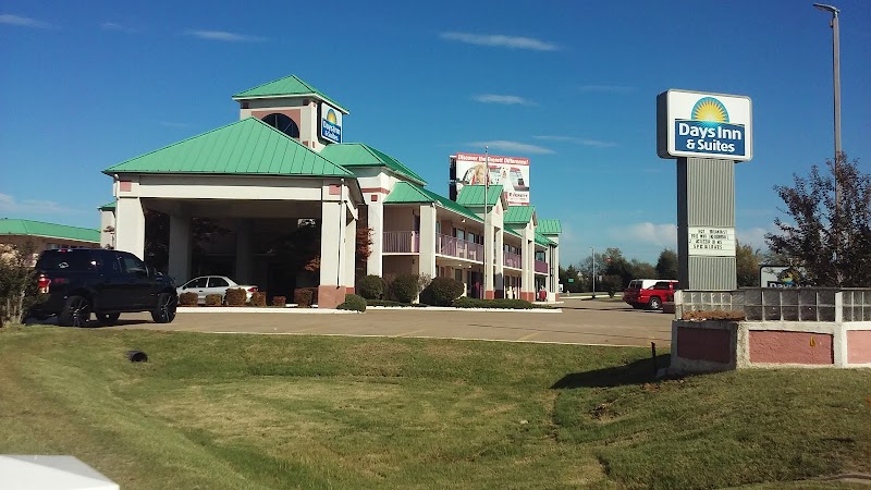 Days Inn & Suites by Wyndham Bentonville in Bentonville, Arkansas, United States