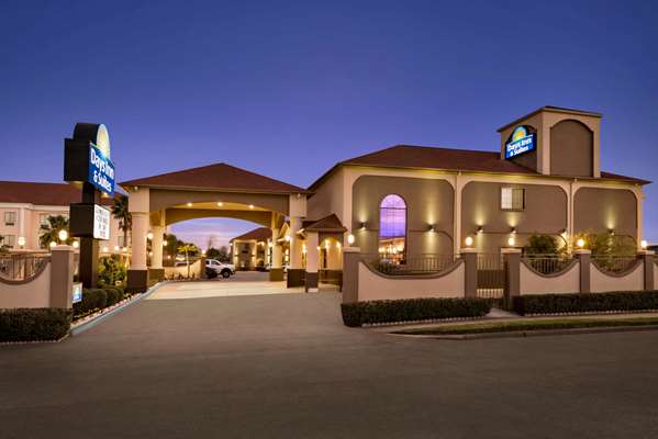 Days Inn & Suites by Wyndham Houston Hobby Airport in South Houston, Texas, United States