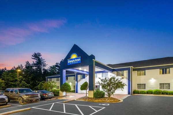 Days Inn & Suites by Wyndham Siler City in Siler City, North Carolina, United States