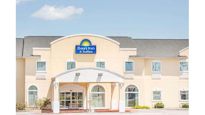 Days Inn & Suites by Wyndham Swainsboro in Swainsboro, Georgia, United States