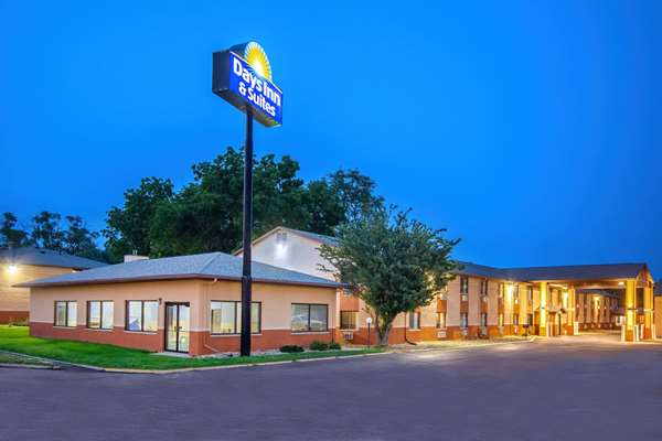Days Inn & Suites by Wyndham Waterloo in Waterloo, Iowa, United States