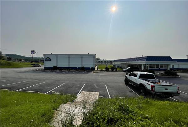 Days Inn & Suites by Wyndham York in York, Pennsylvania, United States