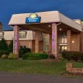 Days Inn and Suites by Wyndham Sikeston