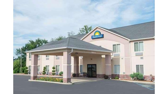 Days Inn by Wyndham Sullivan in Sullivan, Indiana, United States