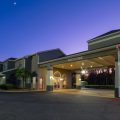 Econo Lodge Inn & Suites