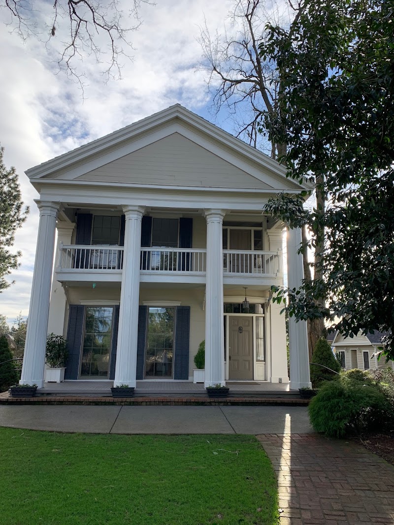 Francis-Ainsworth House Bed & Breakfast in Luling, Texas, United States