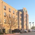 Holiday Inn Express Bakersfield Airport