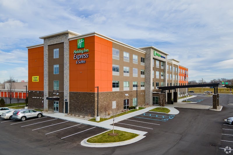 Holiday Inn Express & Suites Detroit North - Roseville in Roseville, Michigan, United States