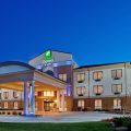 Holiday Inn Express & Suites St. Charles, an IHG Hotel