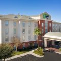 Holiday Inn Express & Suites Uvalde
