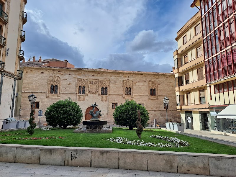 Hostal Bajo La Muralla in Zamora, Spain