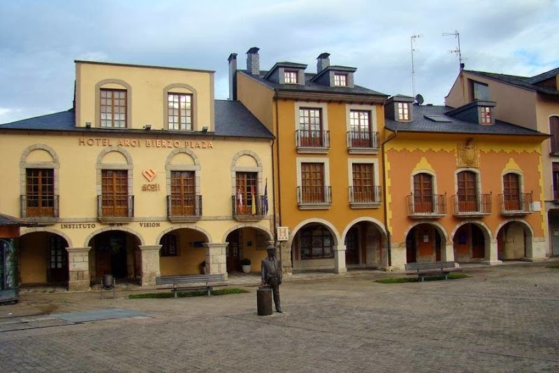 Hotel Aroi Bierzo Plaza in Ponferrada, Spain