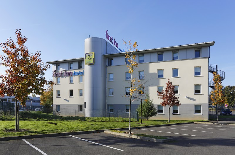 Hotel First Inn in Villebon-sur-Yvette, France