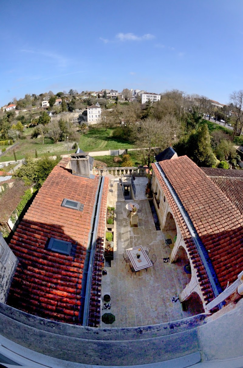 Hotel La Belle Etoile in Saintes, France