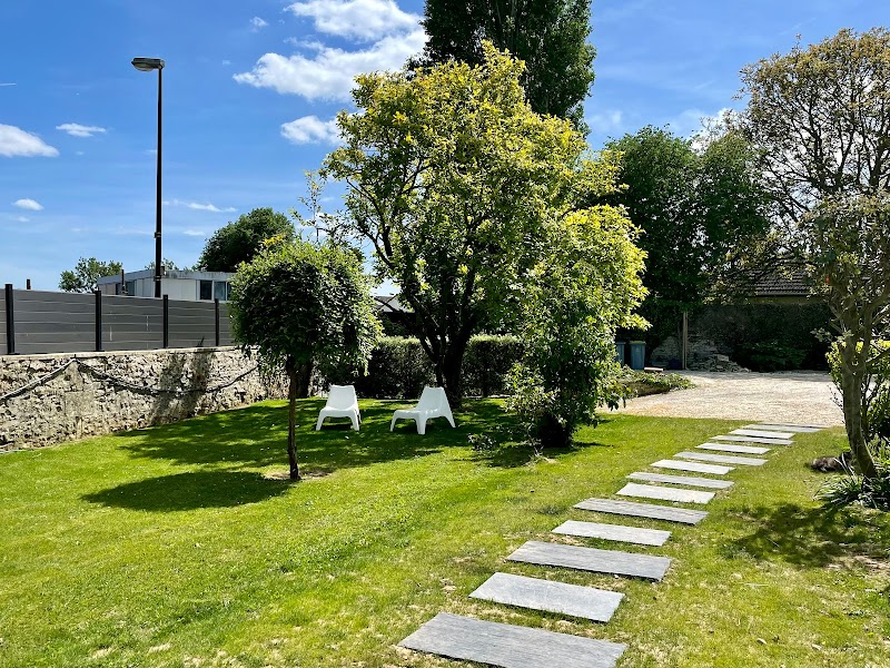 Hotel La Naomath in Bayeux, France