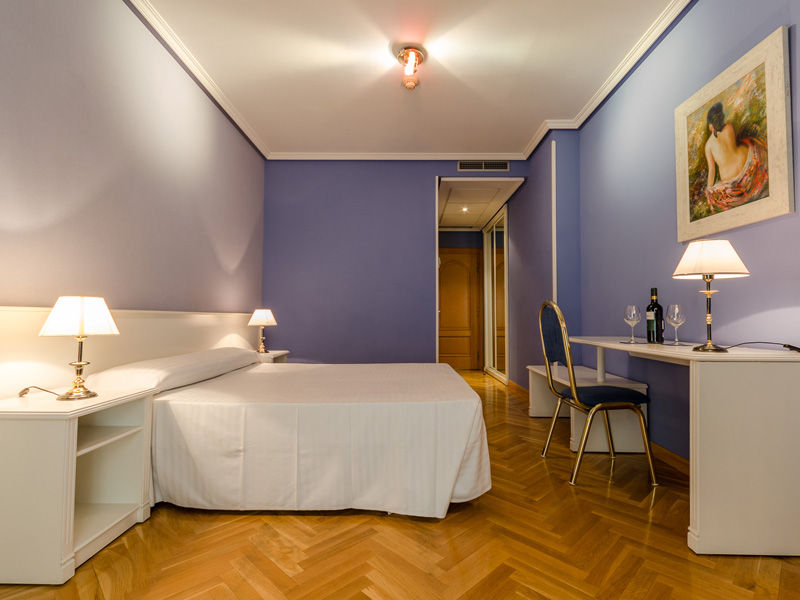 Hotel Laguna Park in Parla, Spain