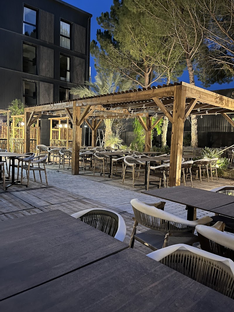 Hotel Le Relais d'Aubagne in Six-Fours-les-Plages, France