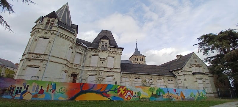 Hotel Le Saint Pierre in Cholet, France