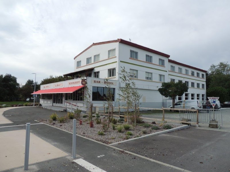 Hotel Le Sully in La Roche-sur-Yon, France