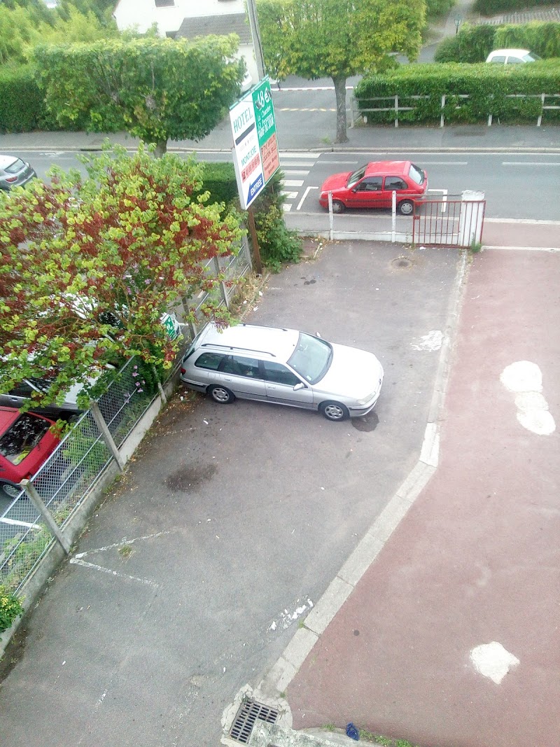 Hôtel Montjoie in Conflans-Sainte-Honorine, France