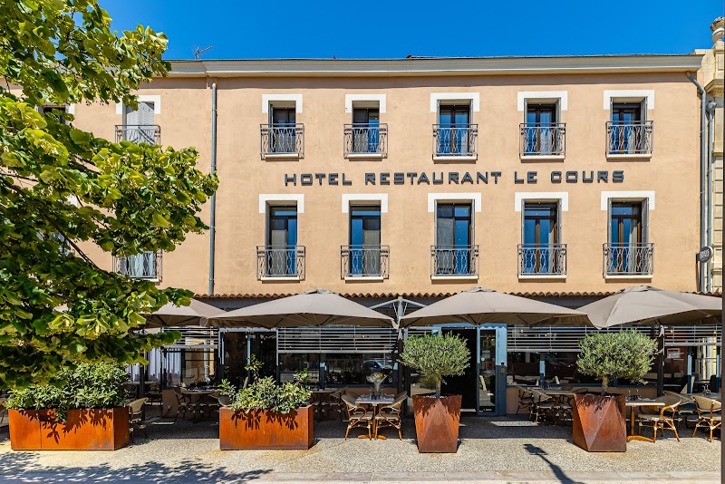 Hotel Restaurant Le Cours in Saint-Gilles, France