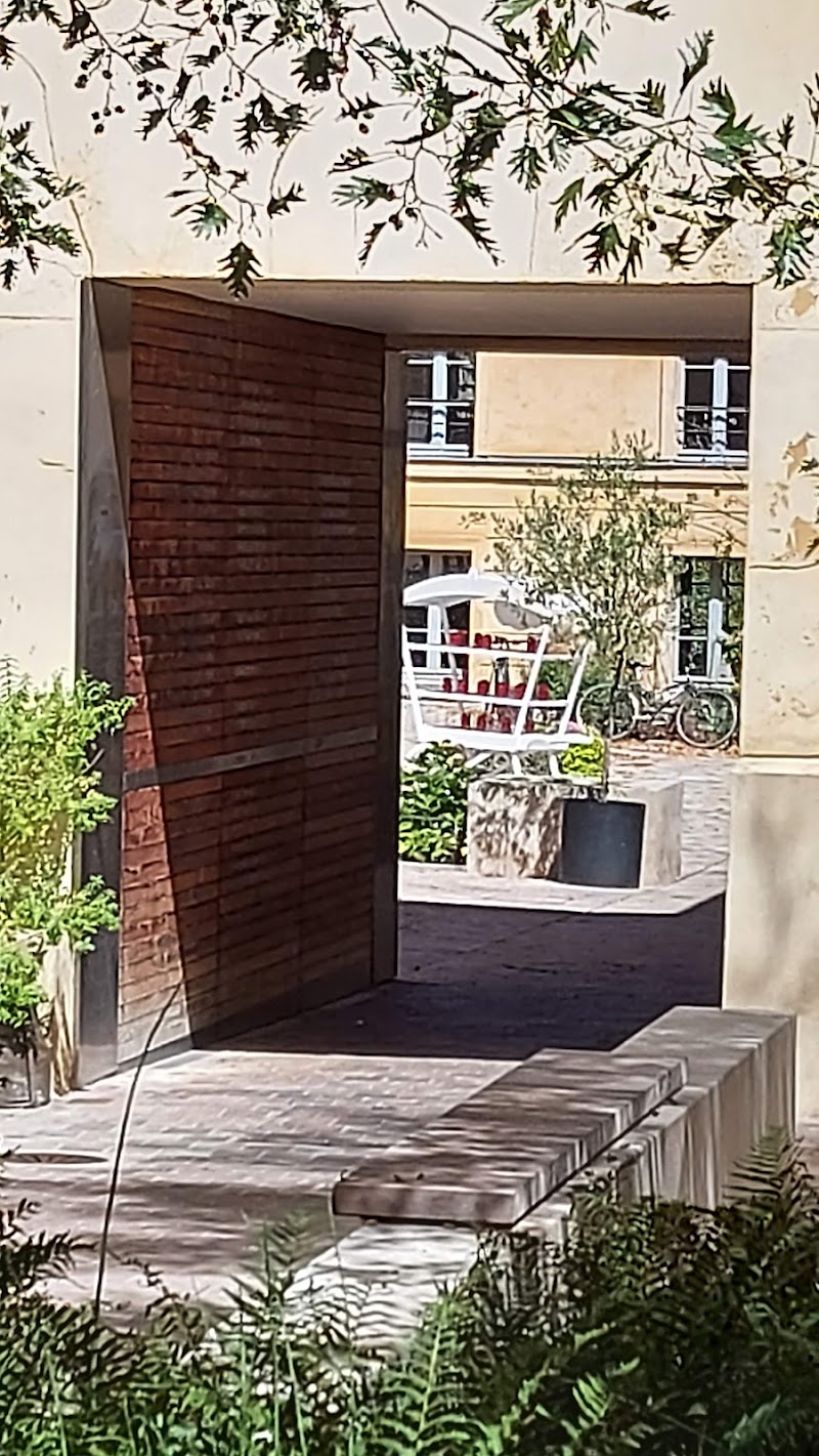 Hôtel la Cour des Senteurs in Versailles, France