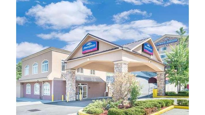 Howard Johnson by Wyndham North Bergen in West New York, New Jersey, United States