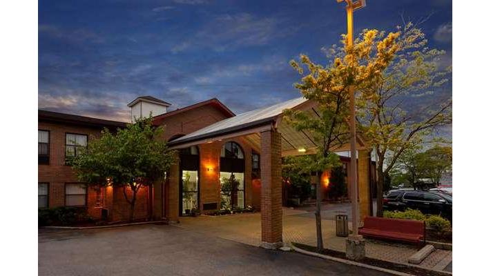 Howard Johnson by Wyndham Waukegan Great Lakes in Waukegan, Illinois, United States