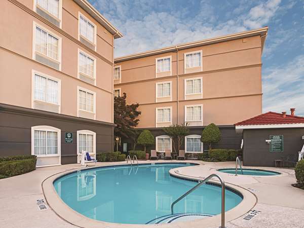 La Quinta Inn & Suites by Wyndham Fort Worth City View in Fort Worth, Texas, United States