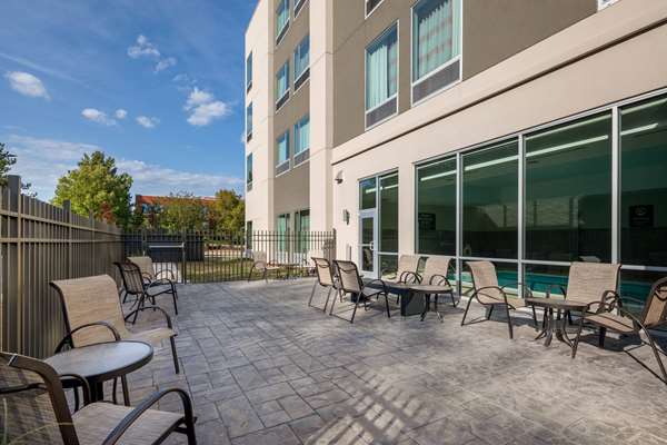 La Quinta Inn & Suites by Wyndham Greensboro Arpt High Point in Greensboro, North Carolina, United States