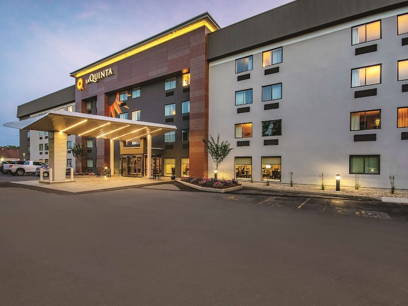 La Quinta Inn & Suites by Wyndham Hartford - Bradley Airport in Windsor Locks, Connecticut, United States