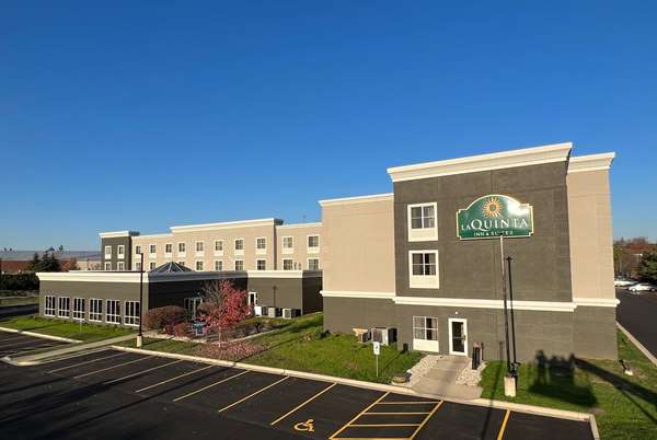 La Quinta Inn & Suites by Wyndham Oshawa in Oshawa, Canada