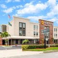 La Quinta Inn & Suites by Wyndham St. Petersburg Northeast