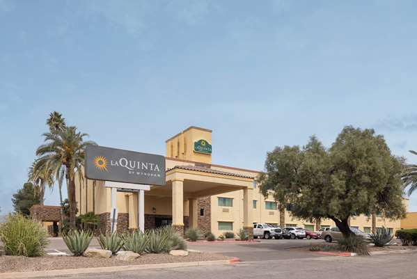 La Quinta Inn & Suites by Wyndham Tucson - Reid Park in South Tucson, Arizona, United States
