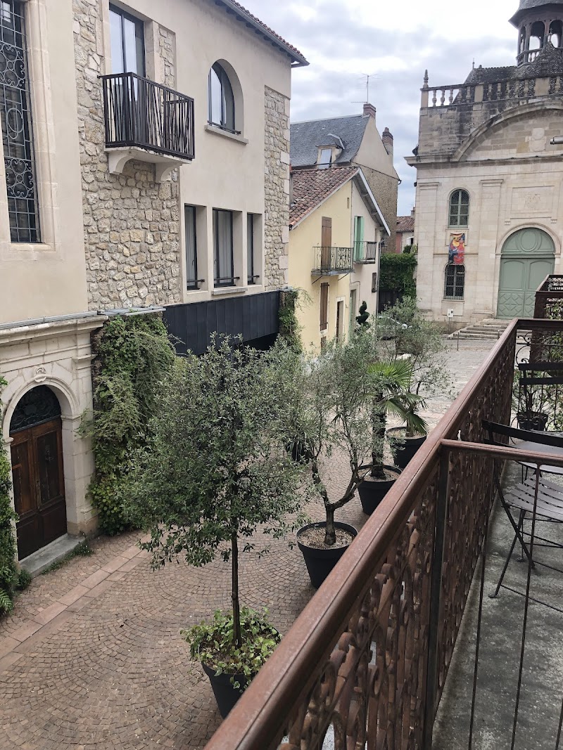 Les Platanes in Villeneuve-sur-Lot, France