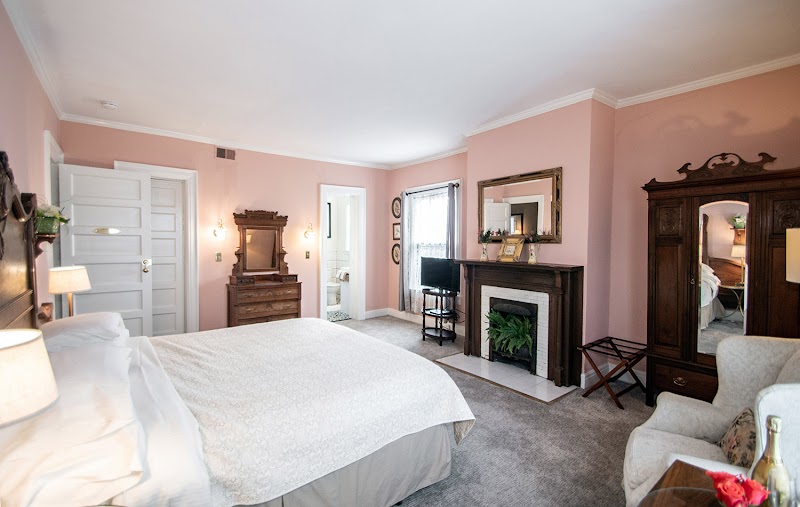 Looking Glass Inn in Indianapolis, Indiana, United States