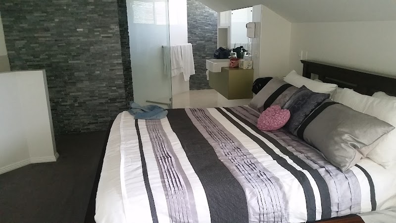 Merlot & Verdelho Townhouses in Penola, Australia